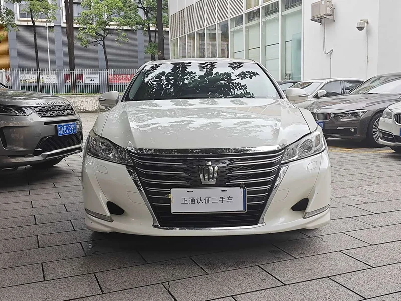 Toyota Crown — фото 2