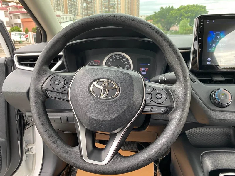 Toyota Corolla — фото 12