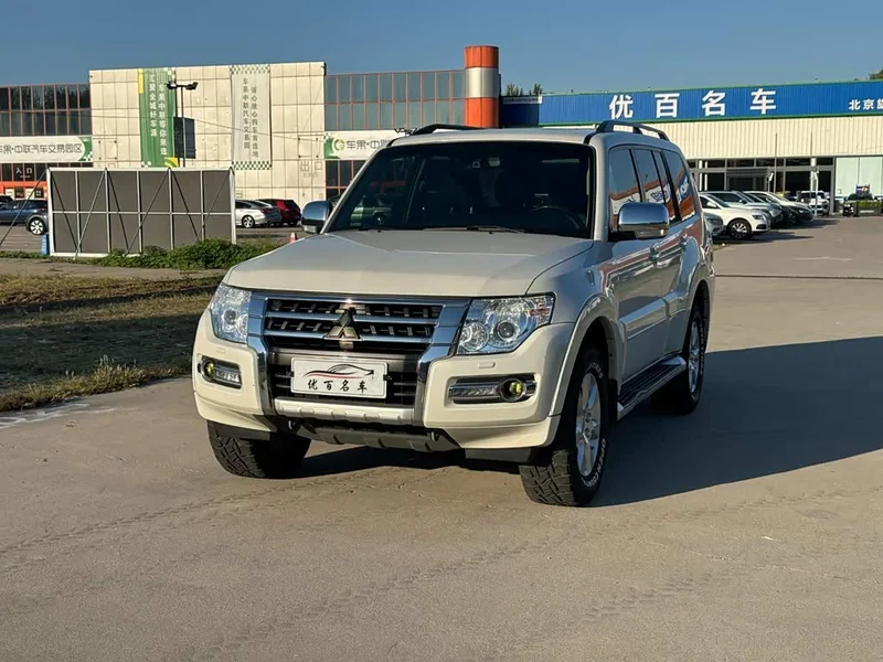 Mitsubishi Pajero (Imported)