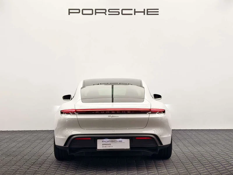 Porsche Taycan — фото 6