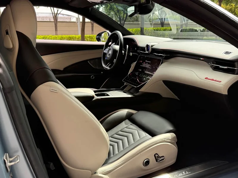 Maserati GranTurismo — фото 10