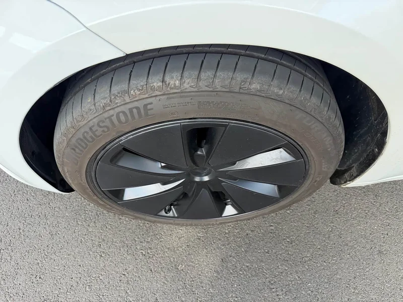 Tesla Model 3 — фото 4