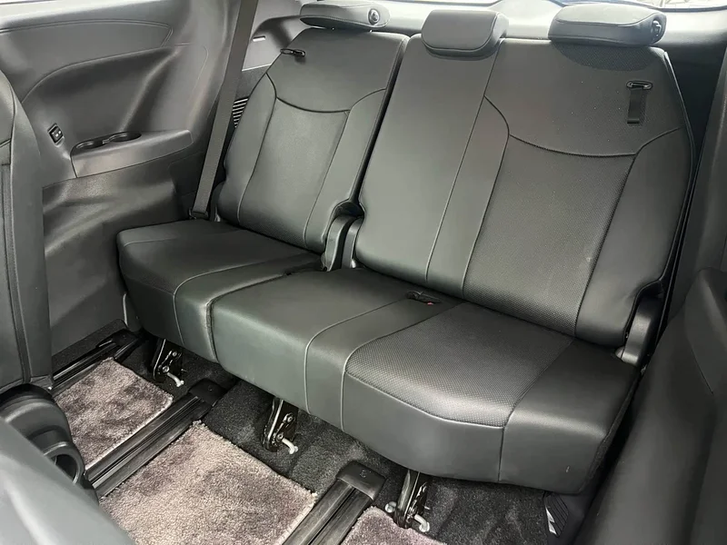 Toyota Sienna — фото 12