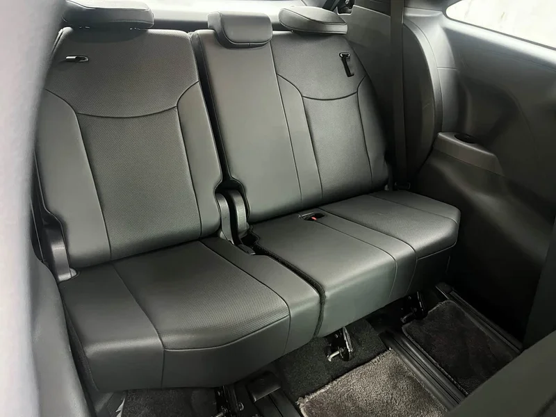 Toyota Sienna — фото 16