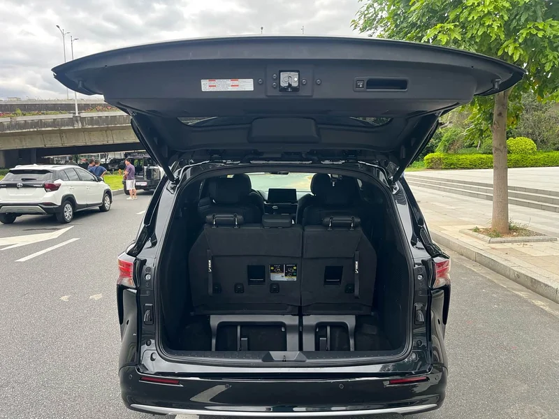 Toyota Sienna — фото 24