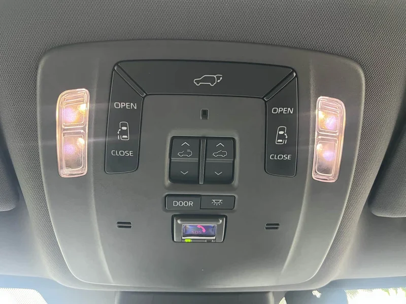 Toyota Sienna — фото 41
