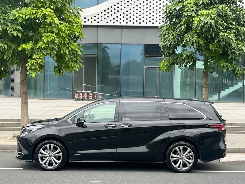 Toyota Sienna — фото 7