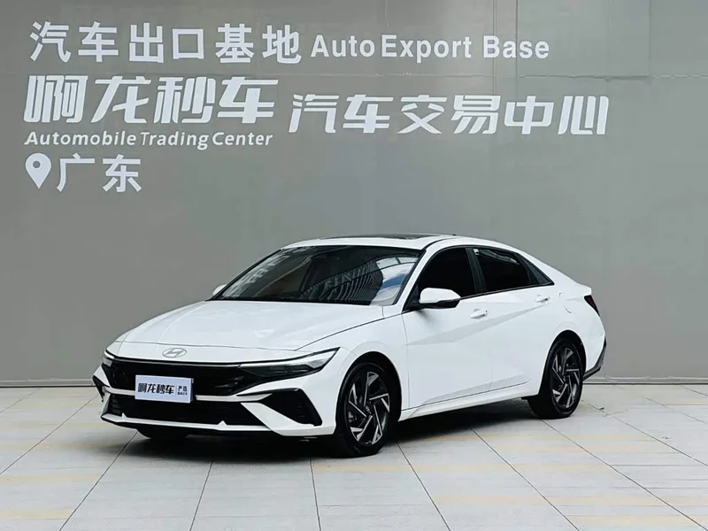 Hyundai Elantra — фото 1