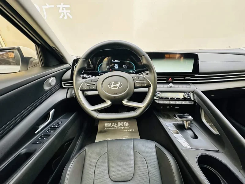 Hyundai Elantra — фото 13
