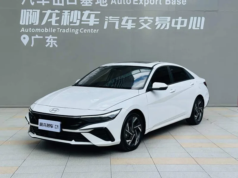 Hyundai Elantra — фото 14