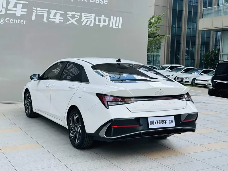 Hyundai Elantra — фото 15