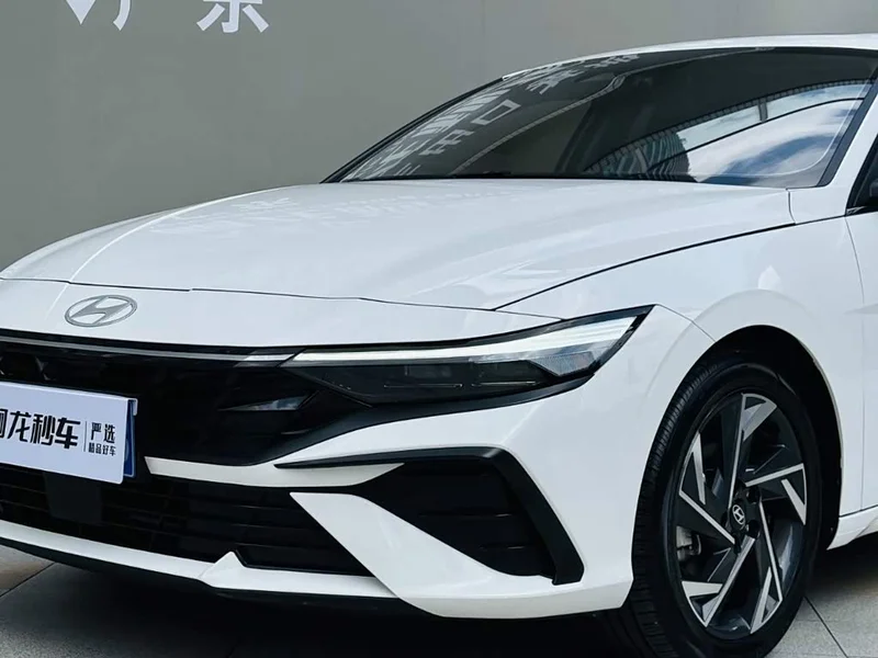 Hyundai Elantra — фото 18
