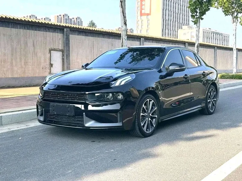 Lynk & Co 03