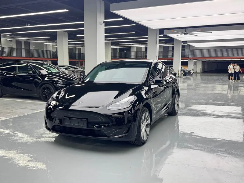 Tesla Model Y — фото 1