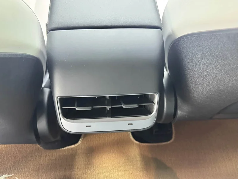 Tesla Model Y — фото 11