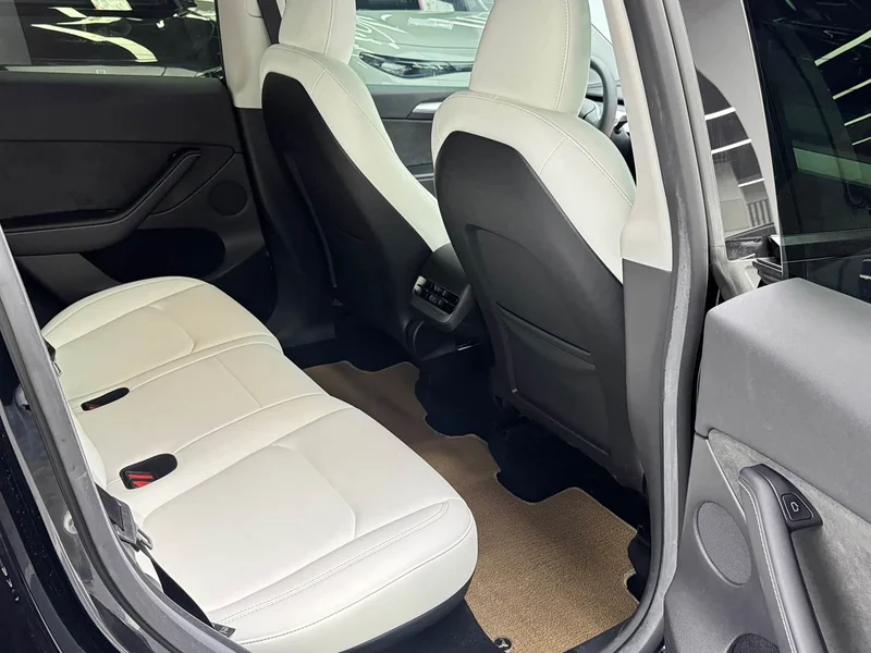 Tesla Model Y — фото 12