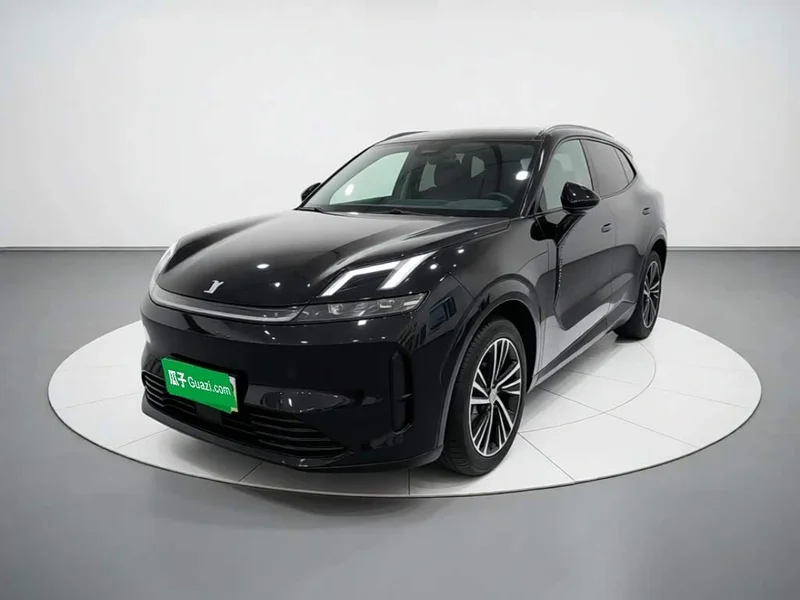 Lynk & Co 08 EM-P