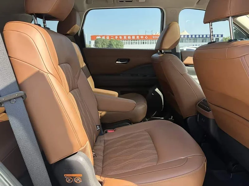 Nissan Pathfinder — фото 11