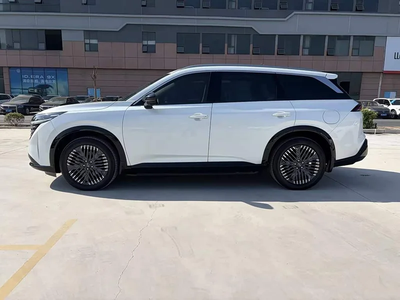 Nissan Pathfinder — фото 4