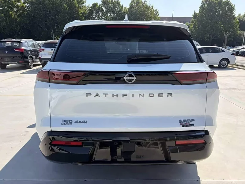Nissan Pathfinder — фото 7