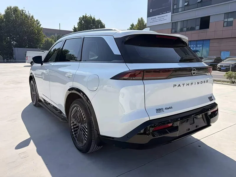 Nissan Pathfinder — фото 8
