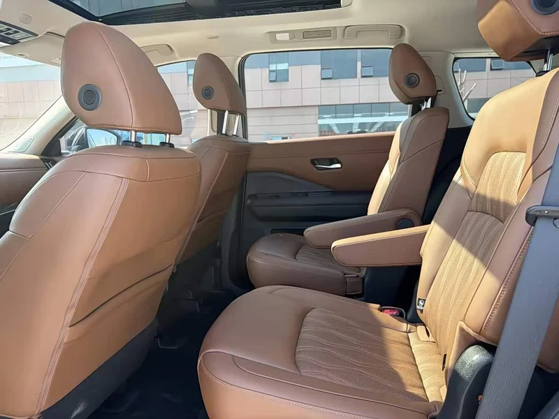 Nissan Pathfinder — фото 10