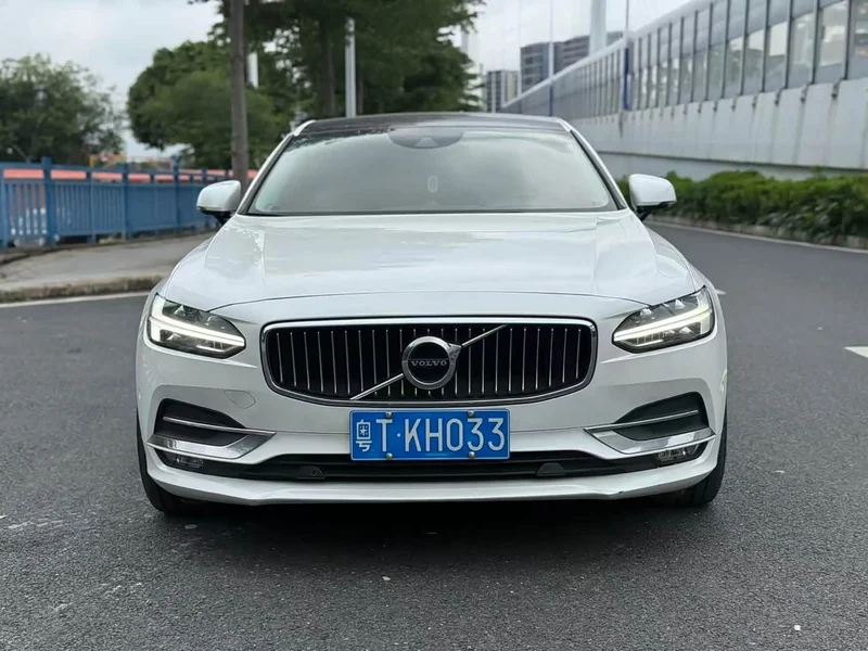 Volvo S90 — фото 1