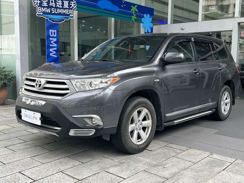 Toyota Highlander — фото 1