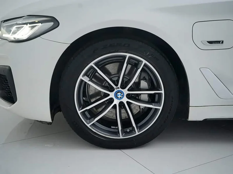 BMW 5 Series New Energy — фото 22