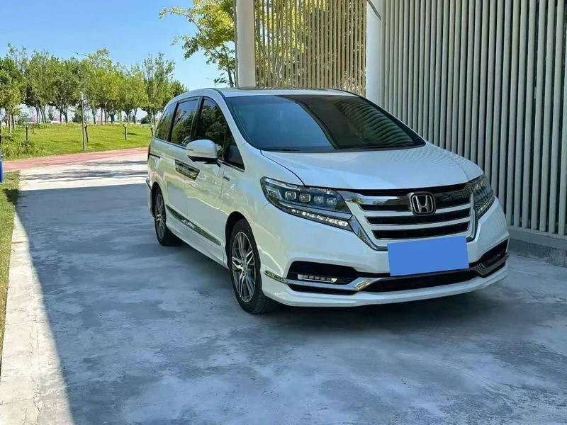 Honda Elysion — фото 1