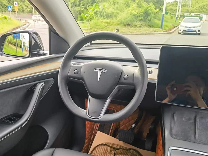 Tesla Model Y — фото 11