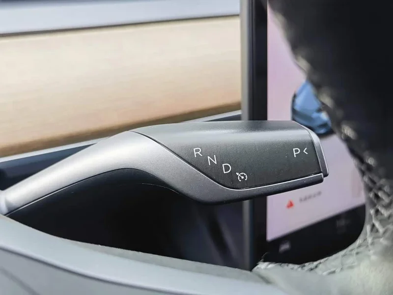 Tesla Model Y — фото 12