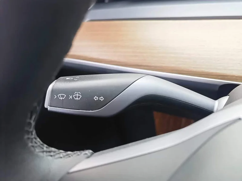 Tesla Model Y — фото 25