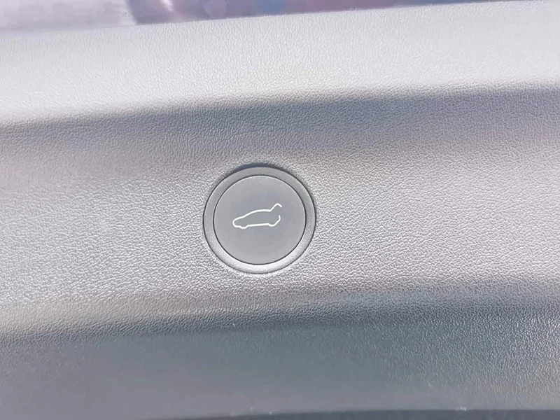 Tesla Model Y — фото 33
