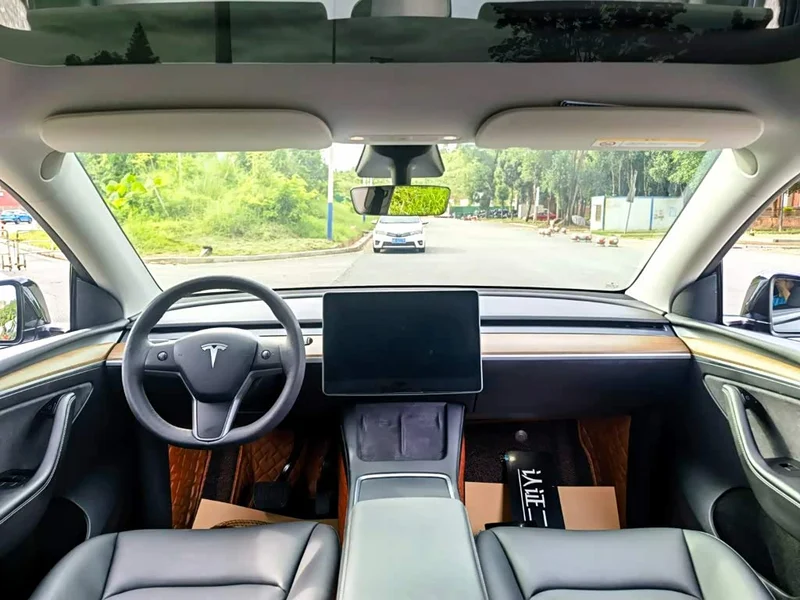 Tesla Model Y — фото 8
