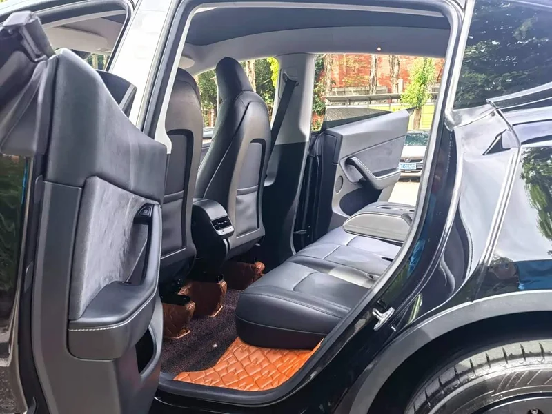 Tesla Model Y — фото 10