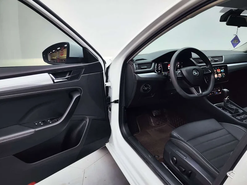 Skoda Superb — фото 11