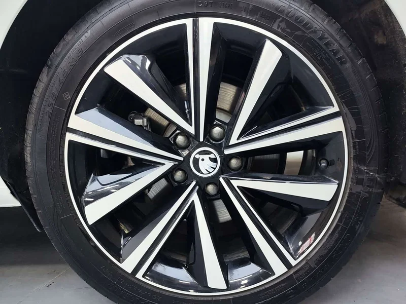 Skoda Superb — фото 15