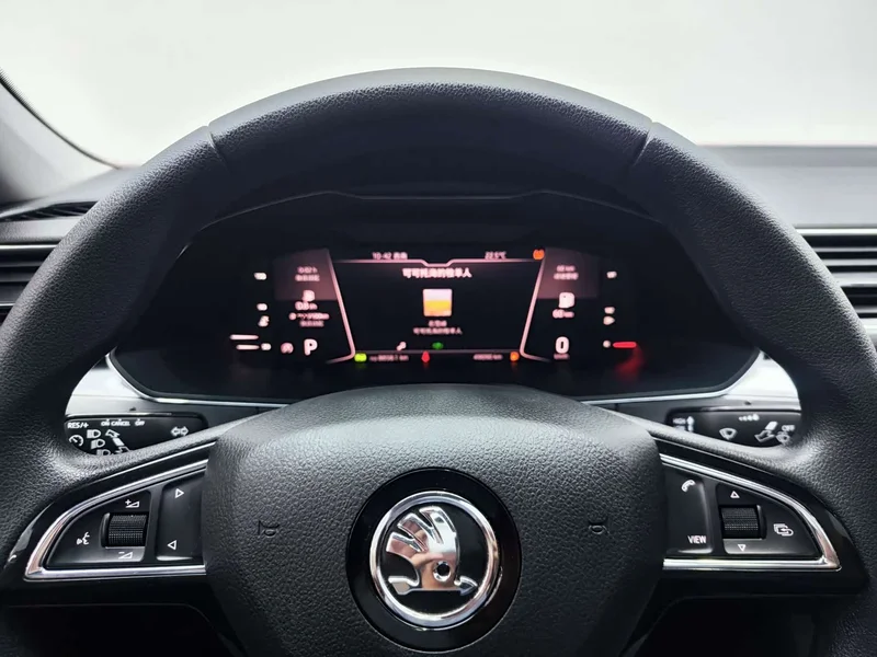 Skoda Superb — фото 18