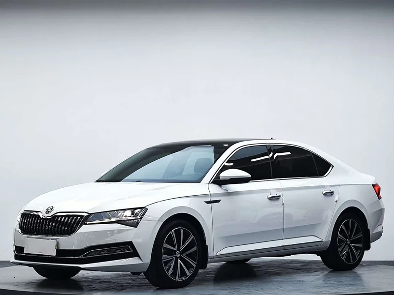 Skoda Superb — фото 2