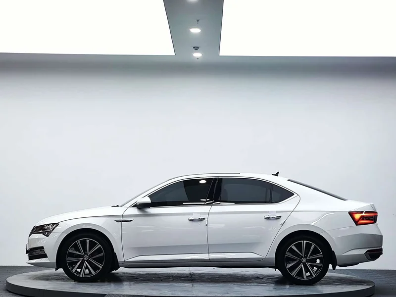 Skoda Superb — фото 5