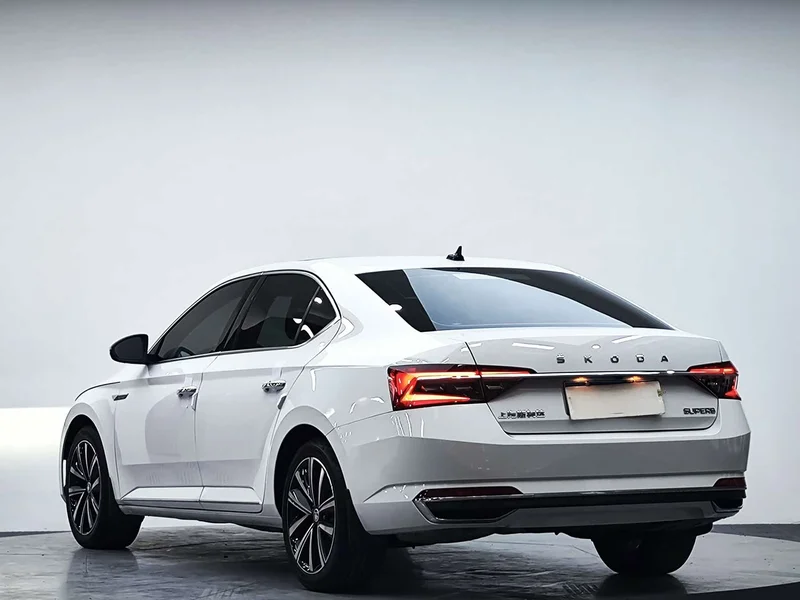 Skoda Superb — фото 6