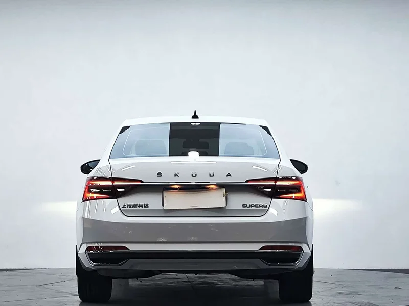 Skoda Superb — фото 7