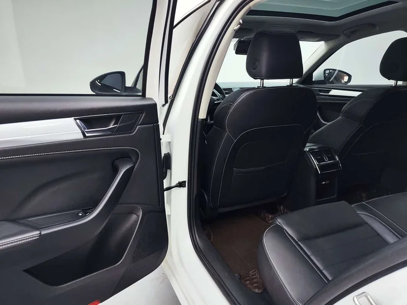 Skoda Superb — фото 10