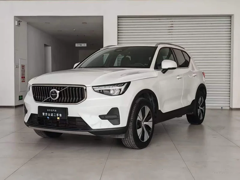 Volvo XC40 — фото 1