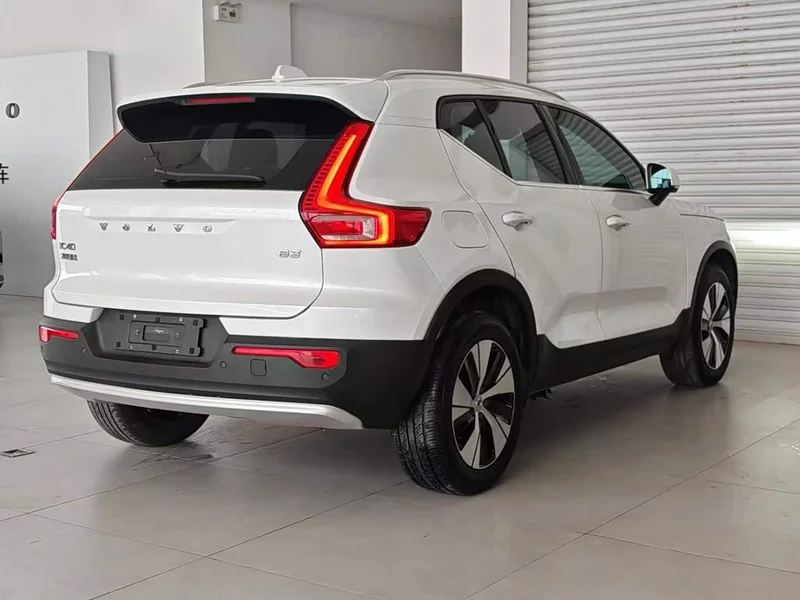 Volvo XC40 — фото 13