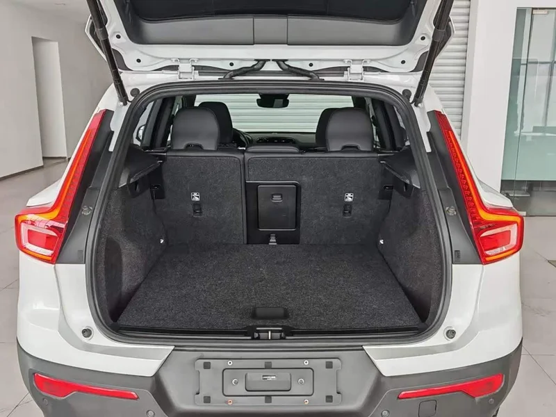 Volvo XC40 — фото 14