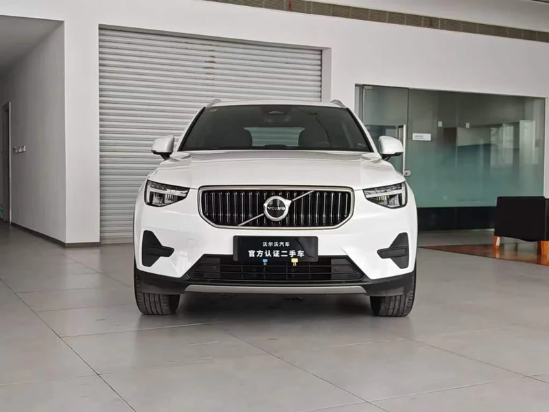 Volvo XC40 — фото 2