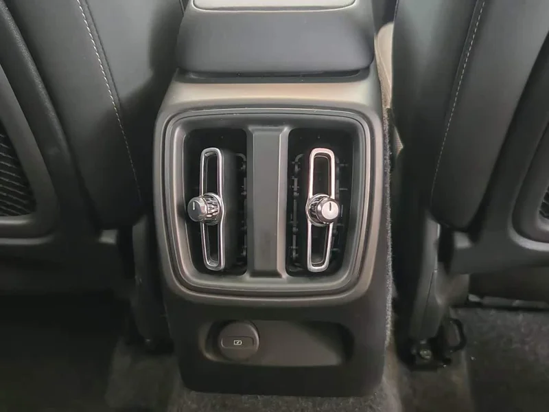 Volvo XC40 — фото 21
