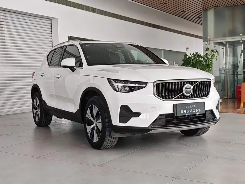 Volvo XC40 — фото 3